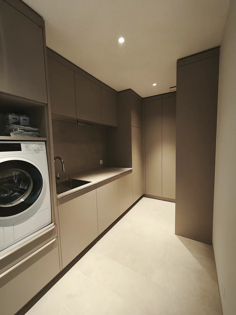 Agencement_Buanderie-Champel-No_limit-Creation_bois-03 Agencement buanderie No Limit Création Bois