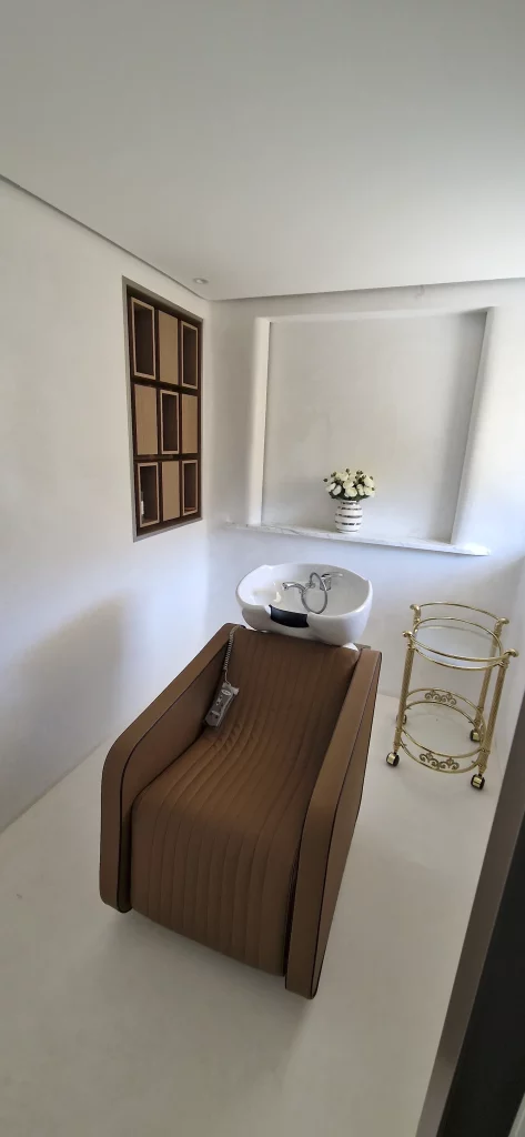 Salon_de_coiffure_Vetraz-Monthoux-No_Limit-Creation_bois-05 Meubles salle-de-bain/salon de coiffure - No Limit Création Bois