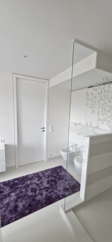 Porte-salle-de-bain-amenagement-salon-table-basse-No_Limit-Creations_Bois-25 Porte salle de bain - No Limit Création bois