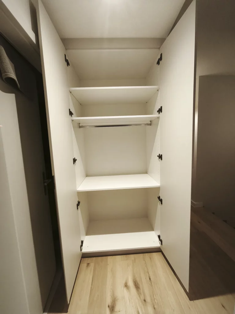 Roday-hall-d-entree-armoire-bibliotheque-Nolimit-creation-bois-10 Aménagement Hall d'entrée, armoire et bibliothèque - No Limit Creation Bois